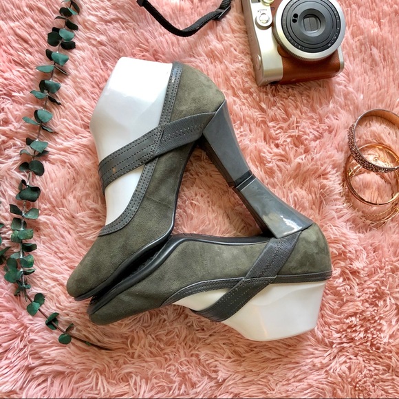 Aerosoles Charcoal Suede Role Around Block Heels - Picture 4 of 8